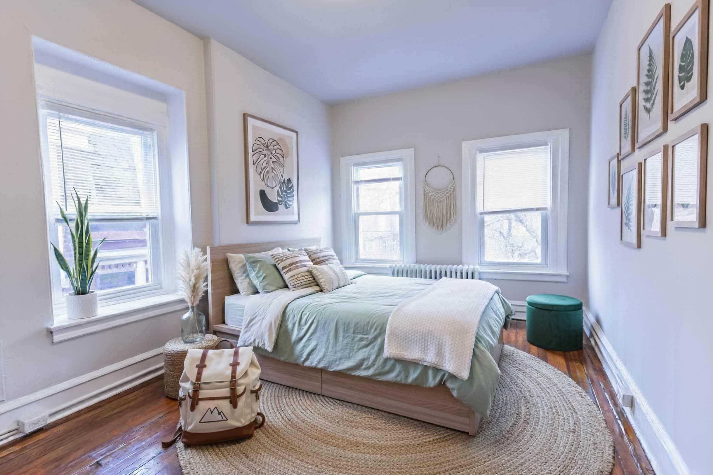 A sunny bedroom